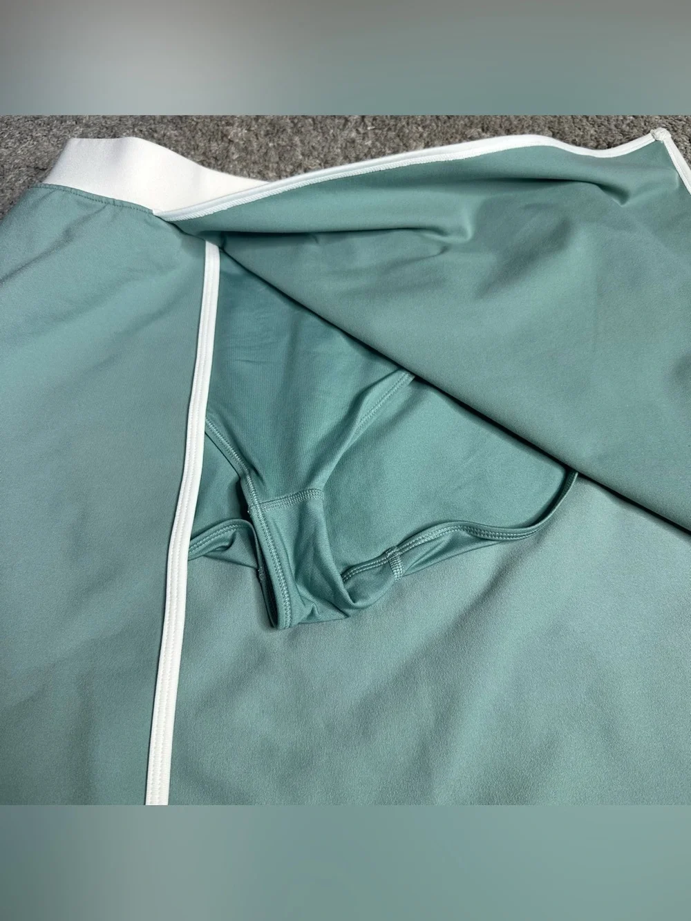 ALO Airbrush Streamlined Skirt Large Botanical green tennis athletic sporty 90’s - Picture 13 of 13